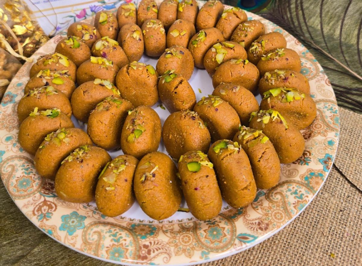 A plate of Mathura peda topped with pistachio